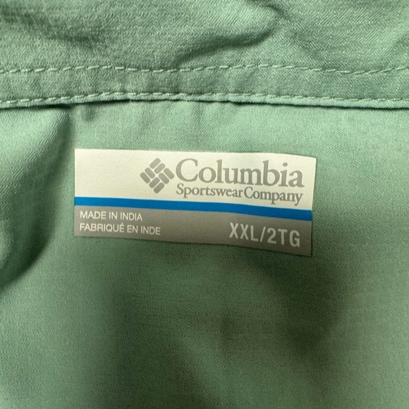 Columbia Sportswear Outdoor Sleeveless Button Down top, pocket and ventilation - Picture 8 of 10